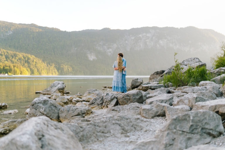 Idyllic Summer Engagement Session at the Eibsee