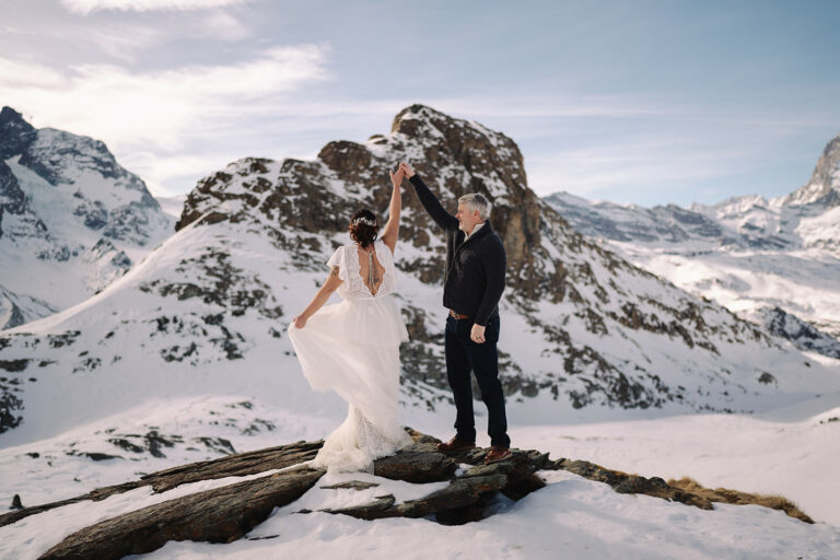 Your Guide to Planning a Stunning Winter Elopement